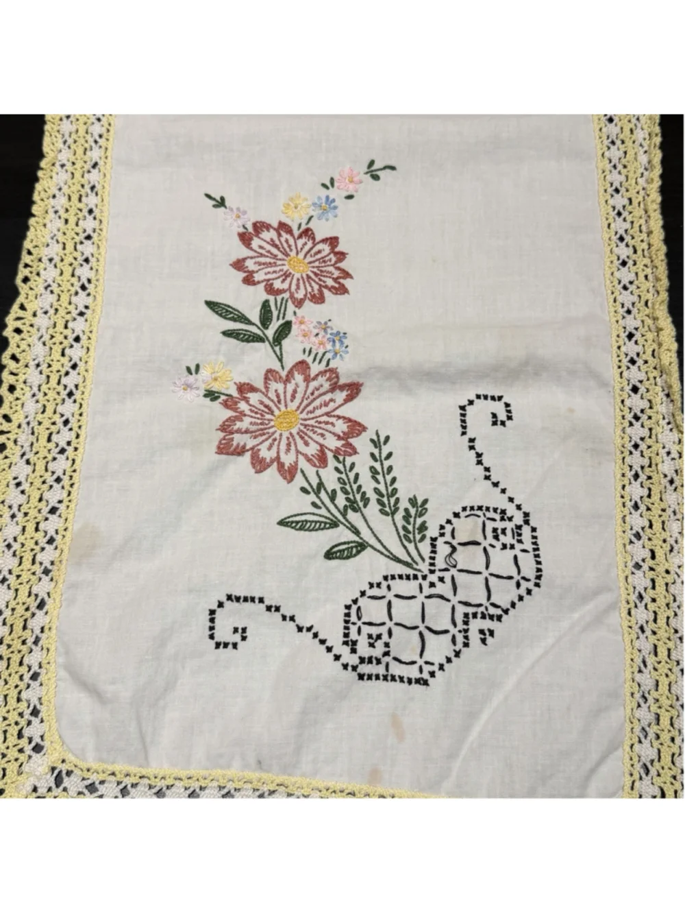 Vtg Cottagecore Floral Embroidered Dresser Scarf Table Runner Lace Trim 33.75x12